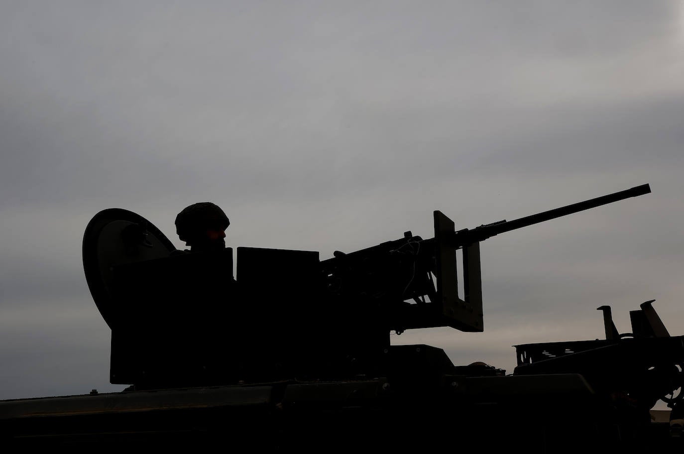 Fotos: Los militares de la BRI X se adiestran para sus misiones en el Líbano y Letonia