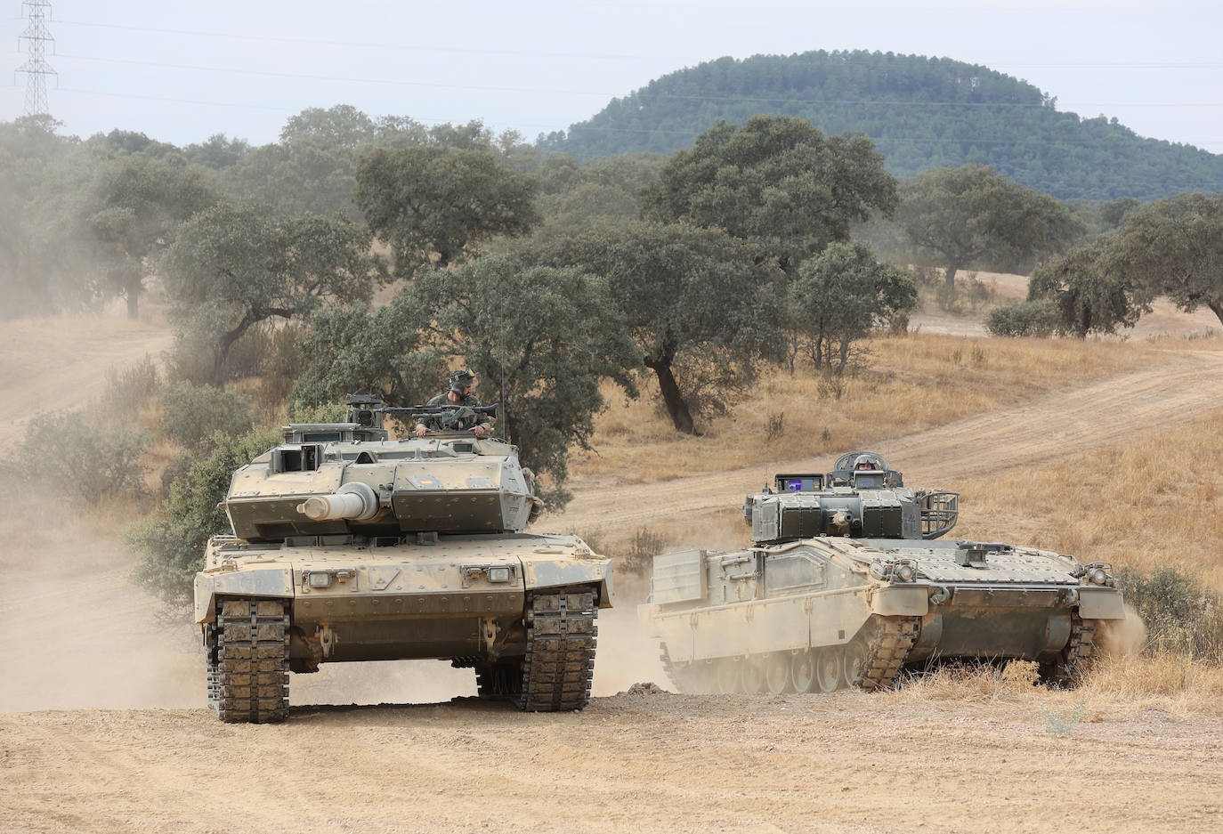 Fotos: Los militares de la BRI X se adiestran para sus misiones en el Líbano y Letonia