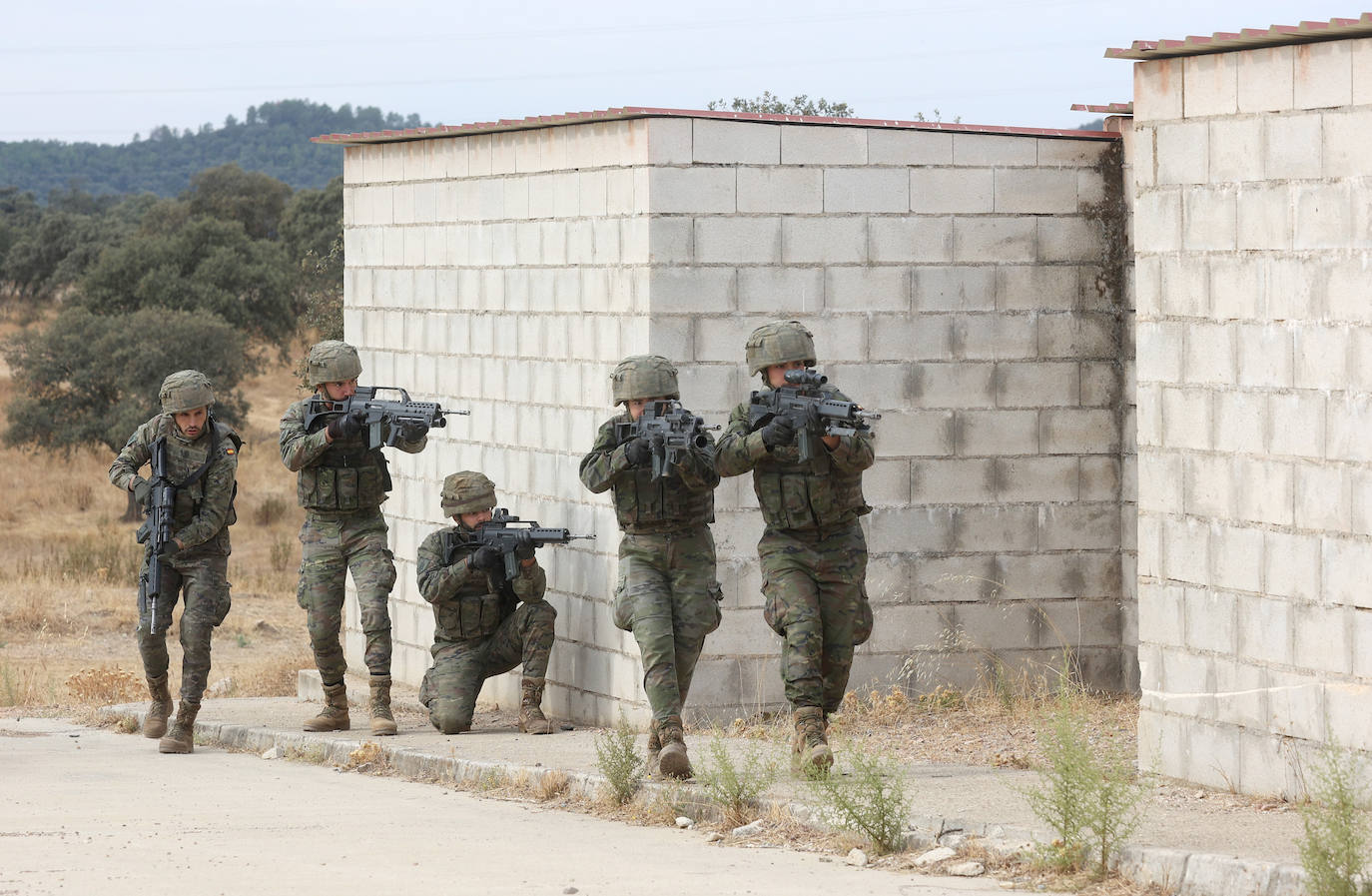 Fotos: Los militares de la BRI X se adiestran para sus misiones en el Líbano y Letonia