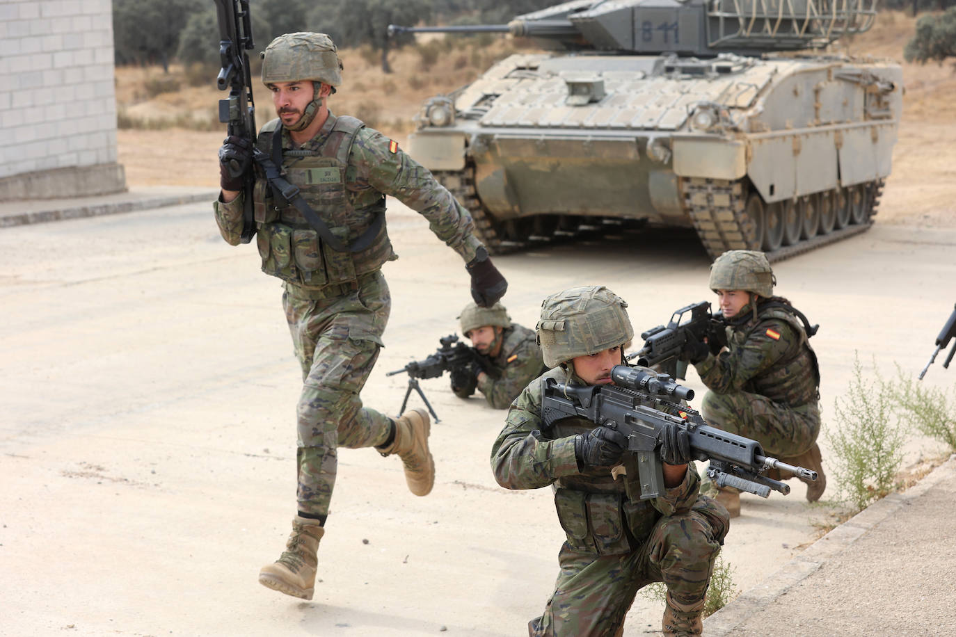 Fotos: Los militares de la BRI X se adiestran para sus misiones en el Líbano y Letonia