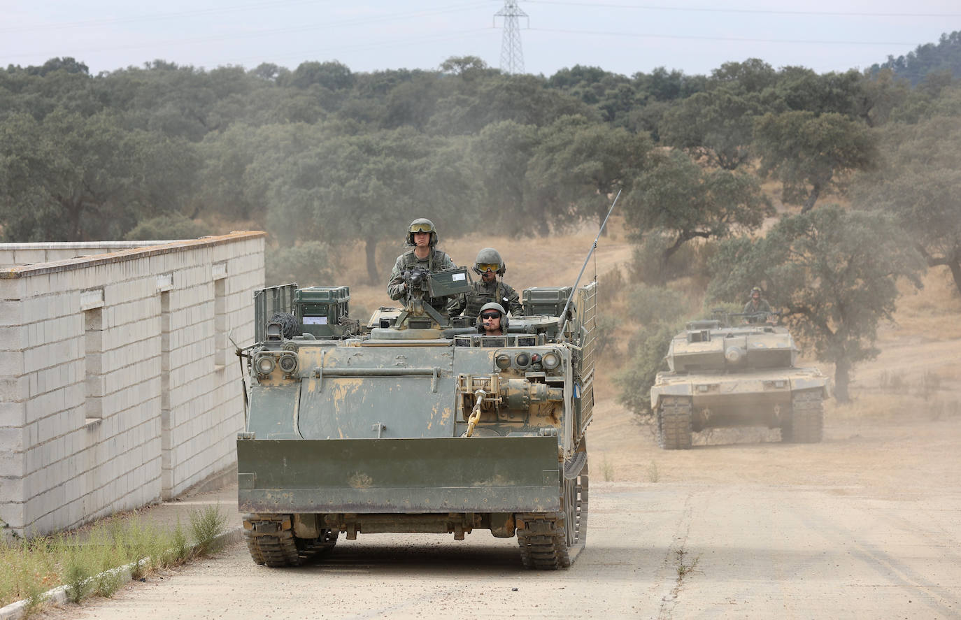 Fotos: Los militares de la BRI X se adiestran para sus misiones en el Líbano y Letonia