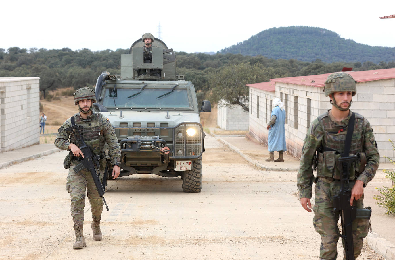 Fotos: Los militares de la BRI X se adiestran para sus misiones en el Líbano y Letonia