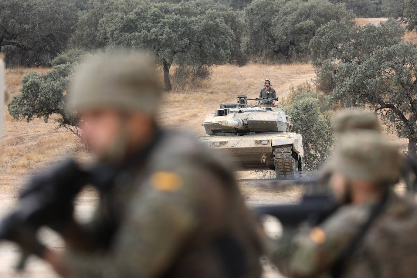 Fotos: Los militares de la BRI X se adiestran para sus misiones en el Líbano y Letonia