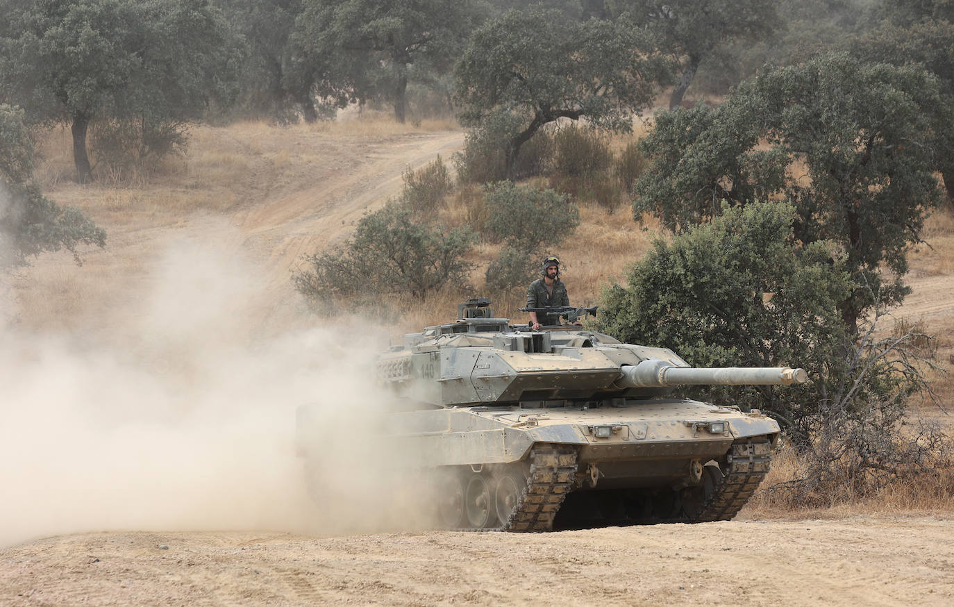 Fotos: Los militares de la BRI X se adiestran para sus misiones en el Líbano y Letonia