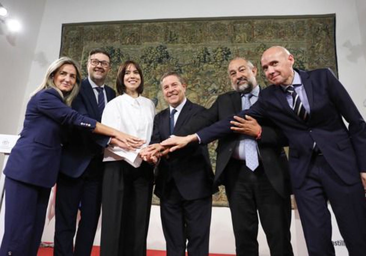 Firma del acuerdo en el Palacio de Fuensalida de Toledo