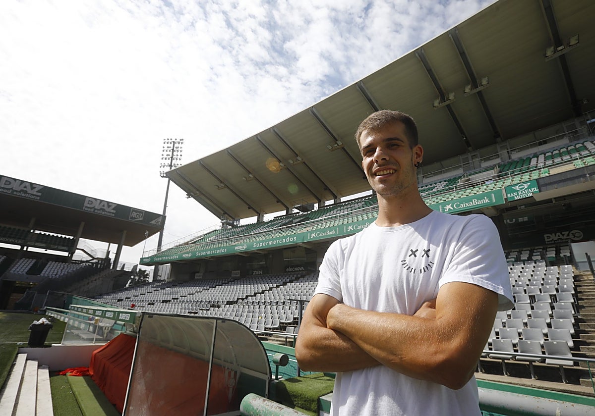 Ander Yoldi posa para ABC en la grada de El Arcángel