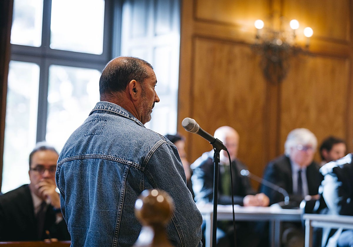 El acusadi, durante la sesión de ayer en Pontevedra