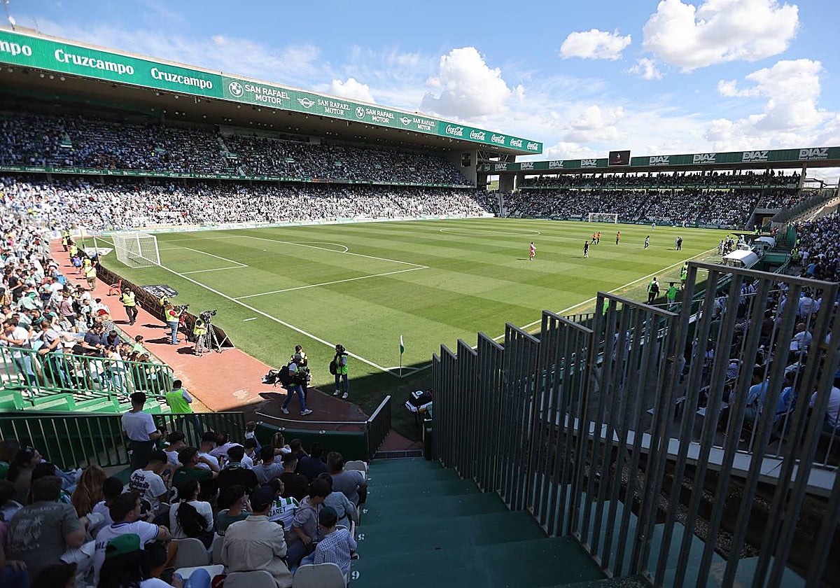 Plano general de El Arcángel durante un partido de liga del Córdoba