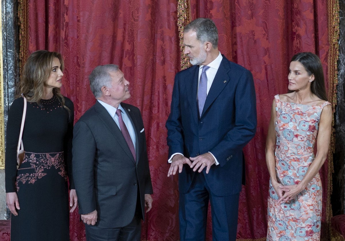 Los Reyes, junto a Abdalá II y Rania de Jordania, en 2023, en el Palacio Real de Madrid