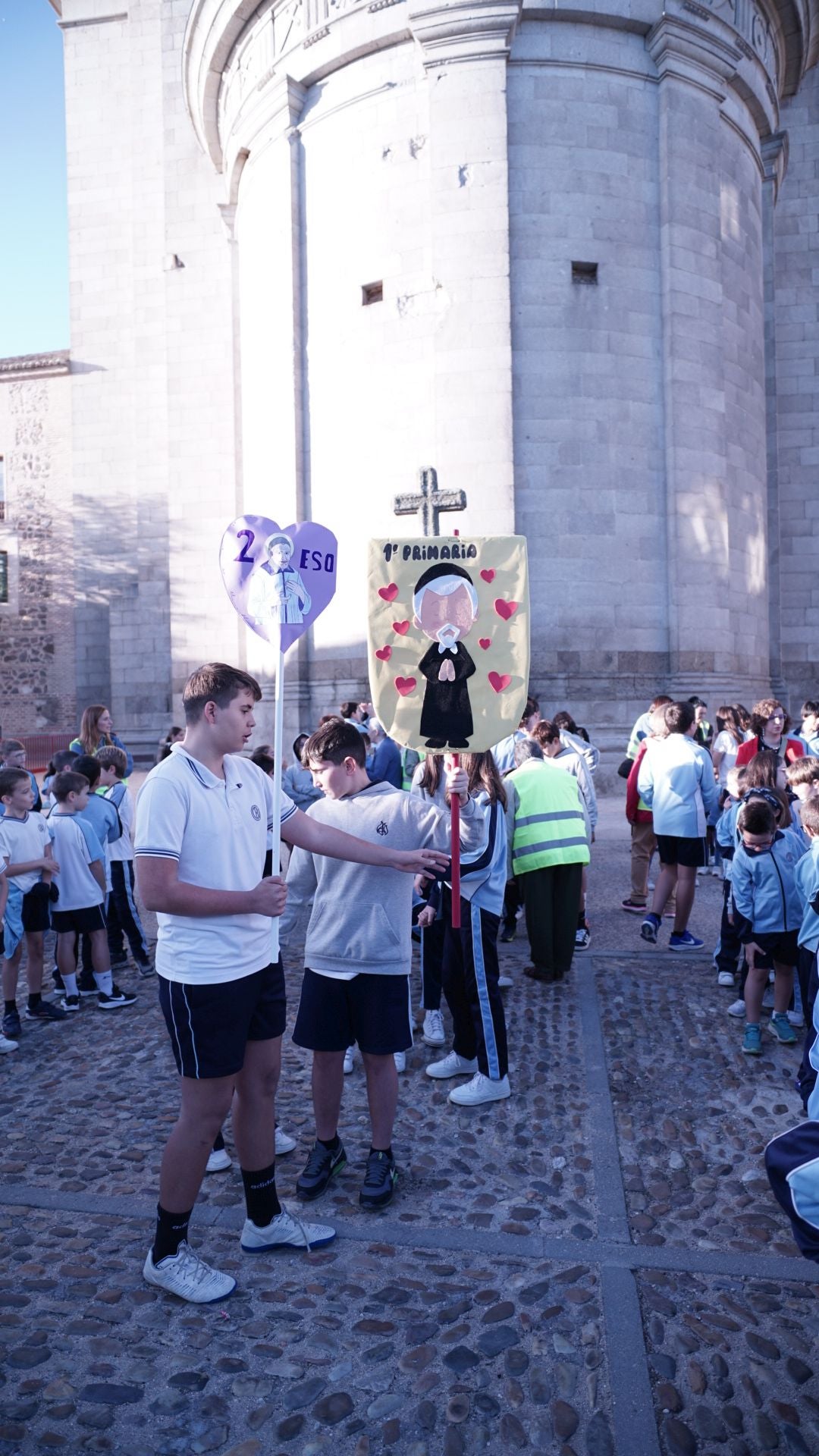 El colegio Tavera peregrina a la parroquia de Santa Teresa de Toledo