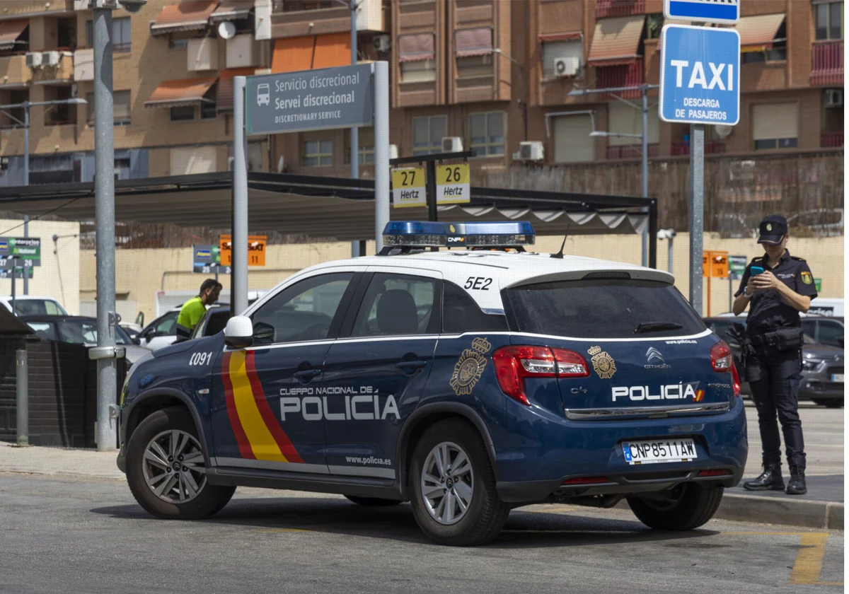 Imagen de archivo de una dotación de la Policía Nacional