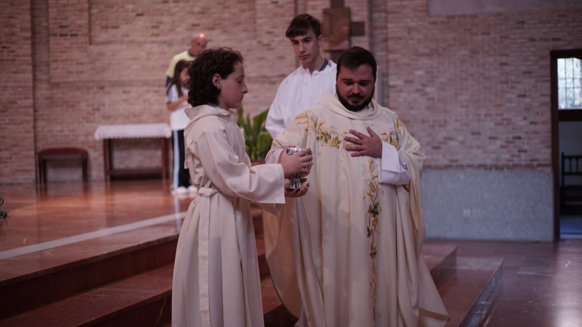 El colegio Tavera peregrina a la parroquia de Santa Teresa de Toledo