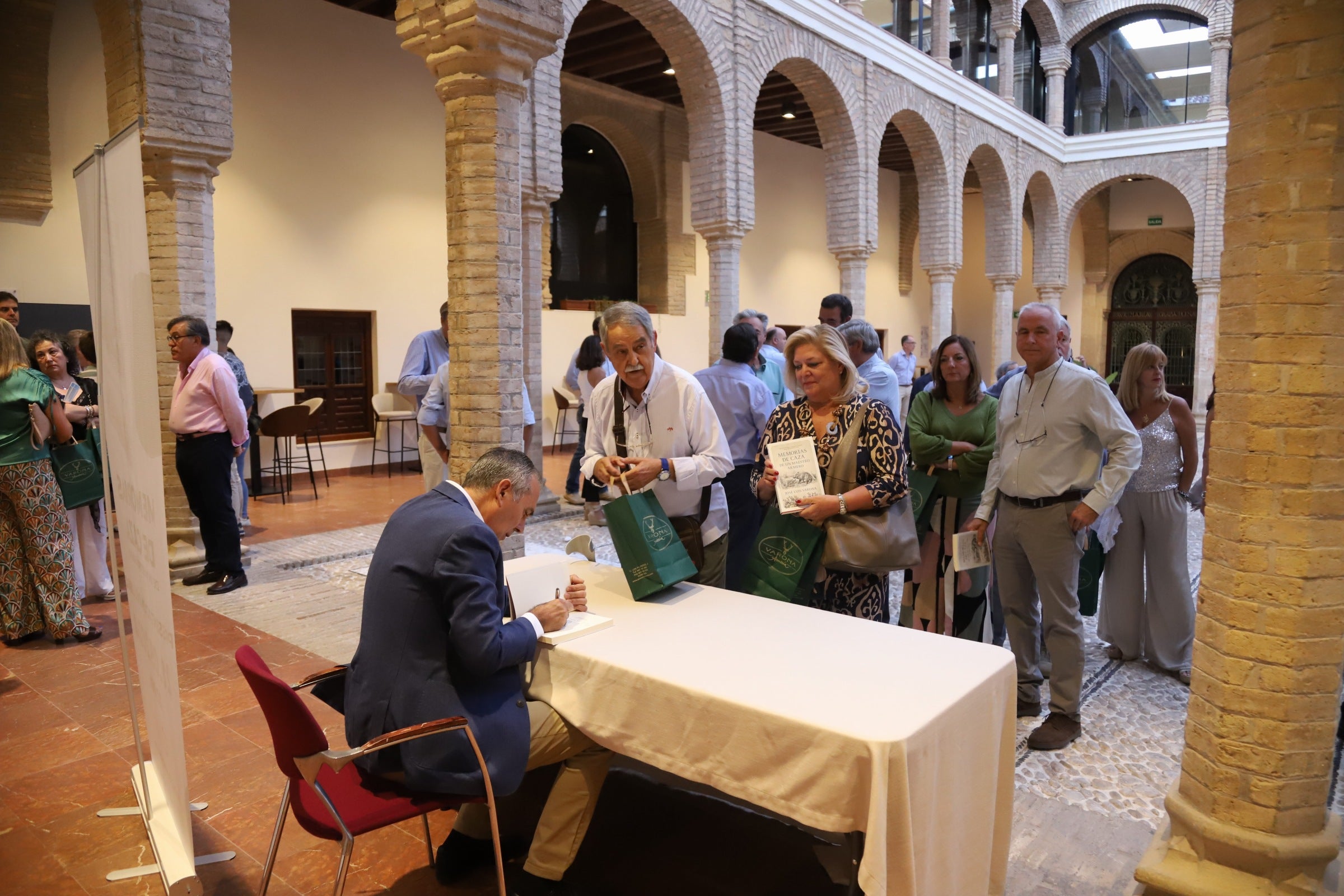 El nuevo libro de José Luis Varona sobre caza y armería, en imágenes