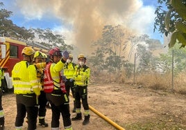 Un incendio en un edificio okupa en Tetuán deja una gran columna de humo