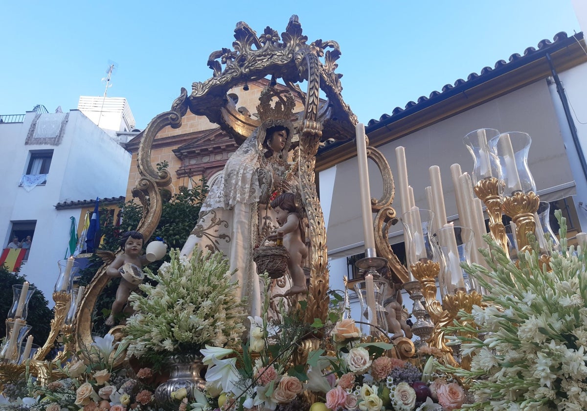 La Virgen del Socorro, a la salida de su ermita, este domingo