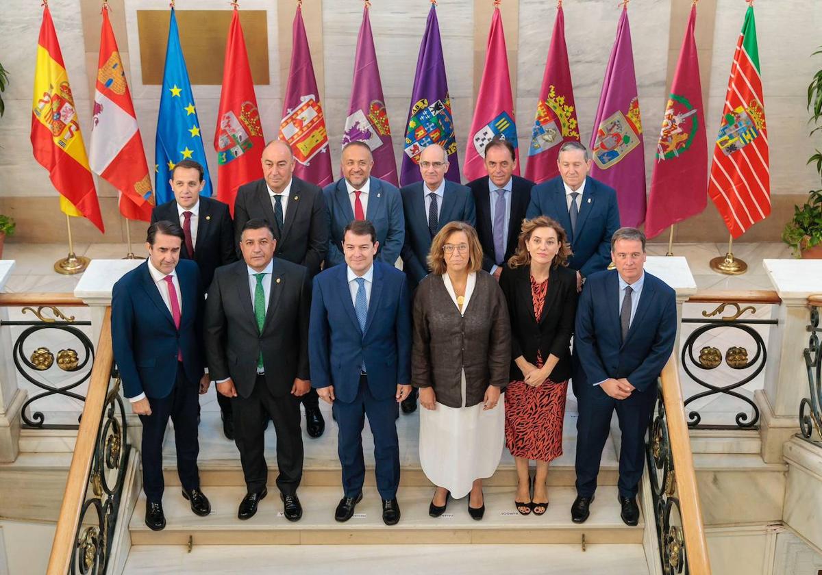 Fernández Mañueco, junto a los presidentes de diputaciones