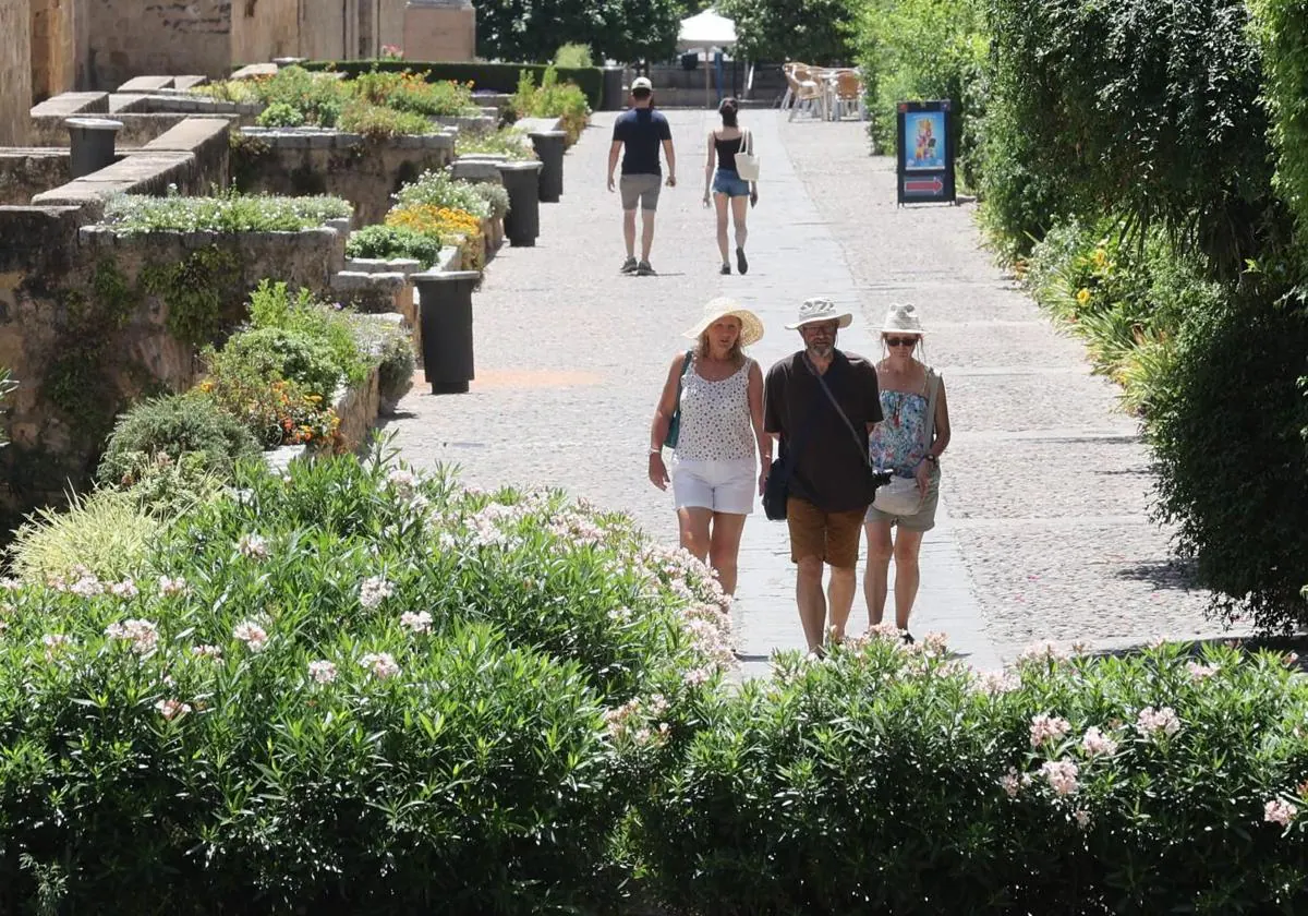 Turistas en Córdoba en un día soleado