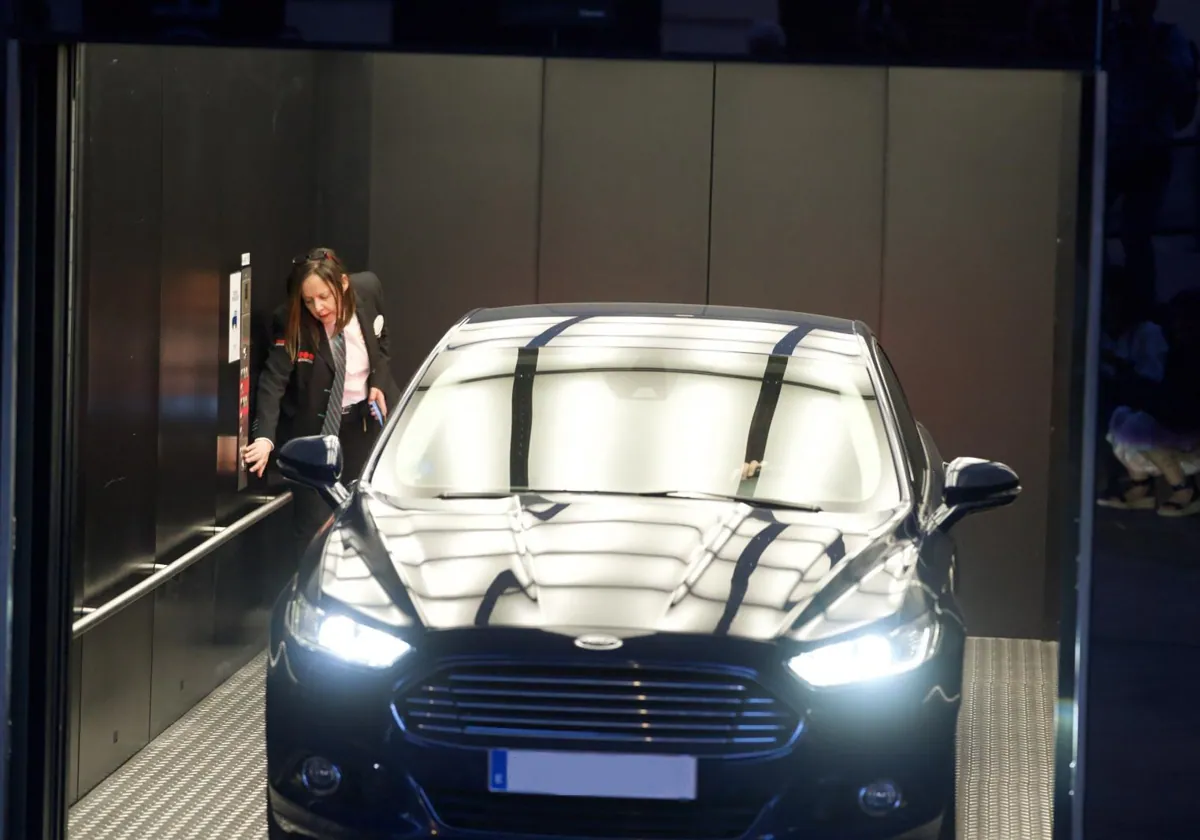 Begoña Gómez accedió a CaixaForum en el coche oficial por el ascensor del garaje