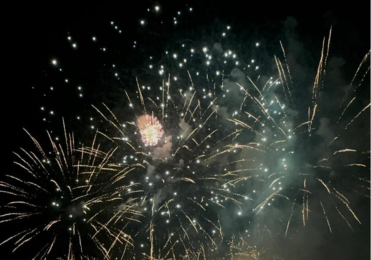 Imagen de archivo de un castillo de fuegos artificiales en Valencia