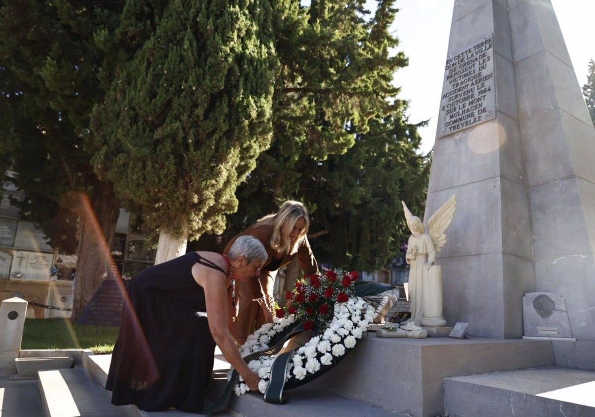 Homenaje que han recibido este 2 de octubre los fallecidos en el accidentre aéreo de 1964