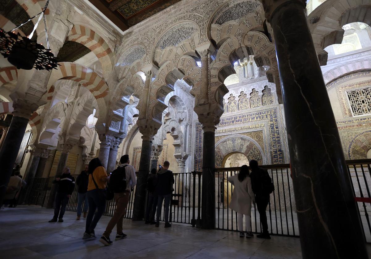 Turistas en la Mezquita-Catedral de Córdoba