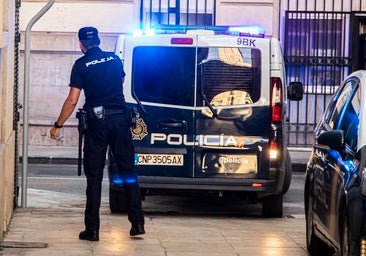 Dos motoristas roban a punta de pistola a un hombre de 73 años en Las Ventas: «No grite, que lo mato»