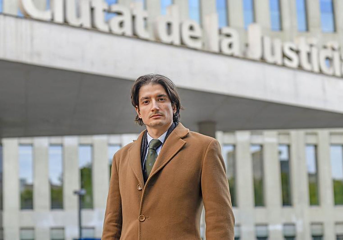 El juez Asencio, a las puertas de la Ciudad de la Justicia de Barcelona