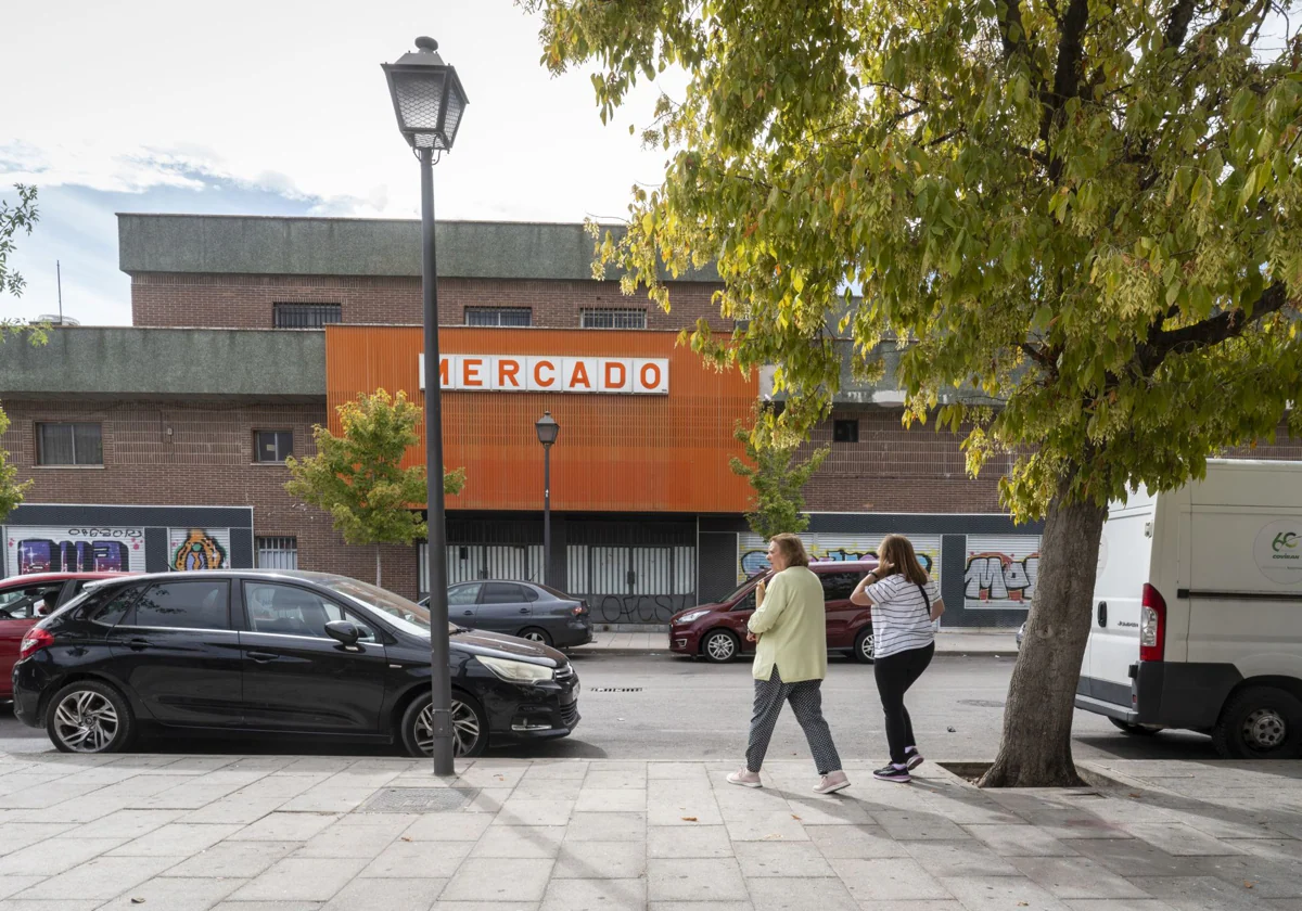 Exterior del mercado hoy cerrado de Orcasur