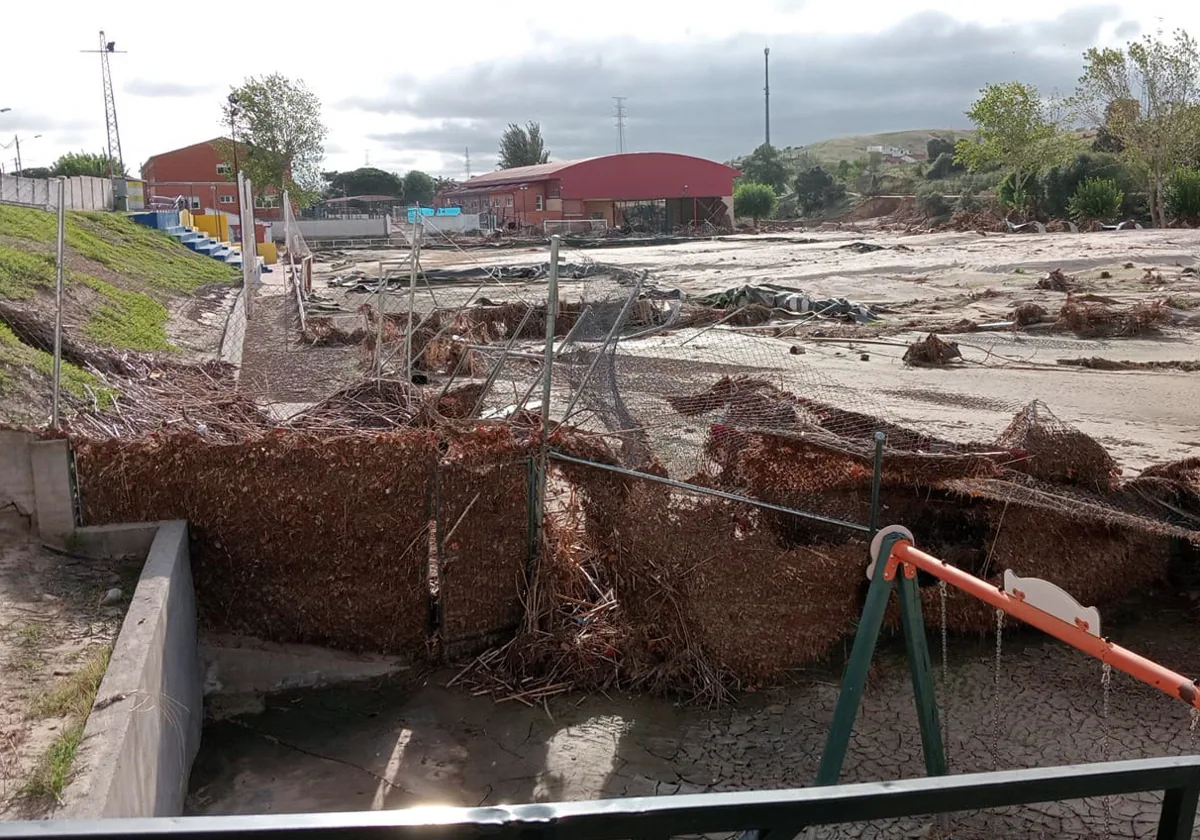 El polideportivo de Villamanta, destrozado por el paso de la DANA en septiembre de 2023