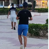 Les pilla in fraganti un guardia civil fuera de servicio robando a turistas en la playa de Cullera y le atacan con puñetazos