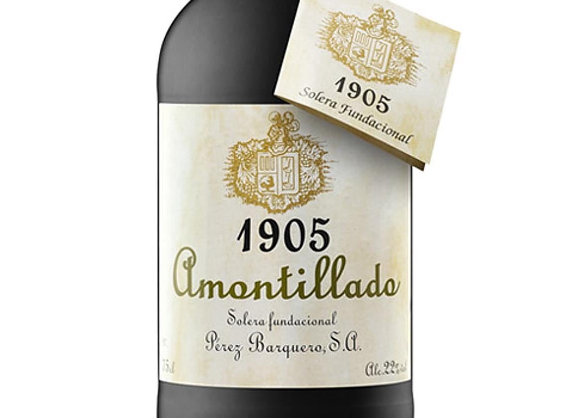 Detalle de la botella del vino de Pérez Barquero reconocido con los cien puntos Parker