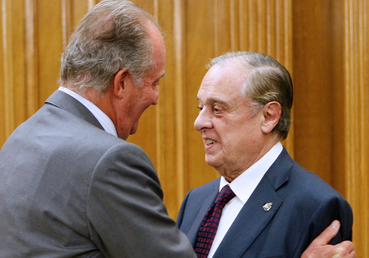 Don Juan Carlos recibe a Sabino Fernández Campo en 2007