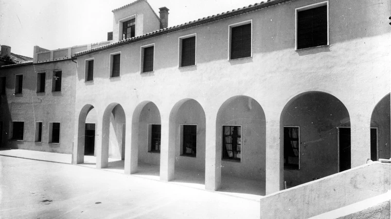 Patio de la que fue Maternidad Provincial, donde se quiere hacer un hotel. Foto cedida por el Archivo Provincial de Toledo