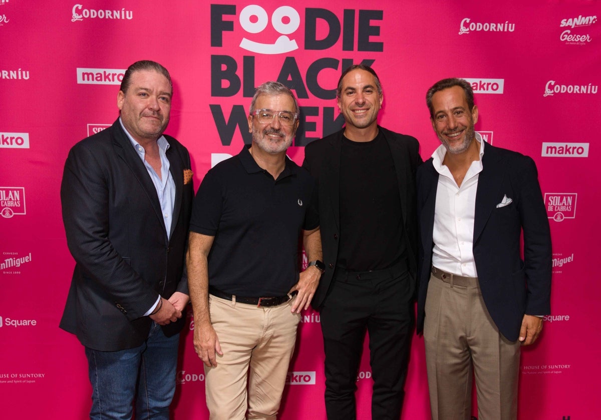 El alcalde Collboni junto a los organizadores de la Barcelona Foodie Black Week