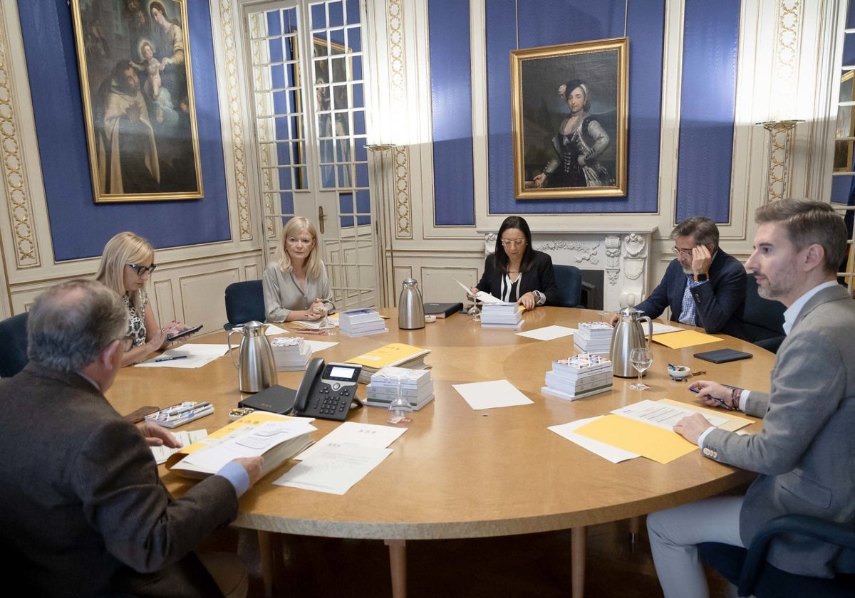 Imagen de archivo de una reunión de la Mesa de Les Corts