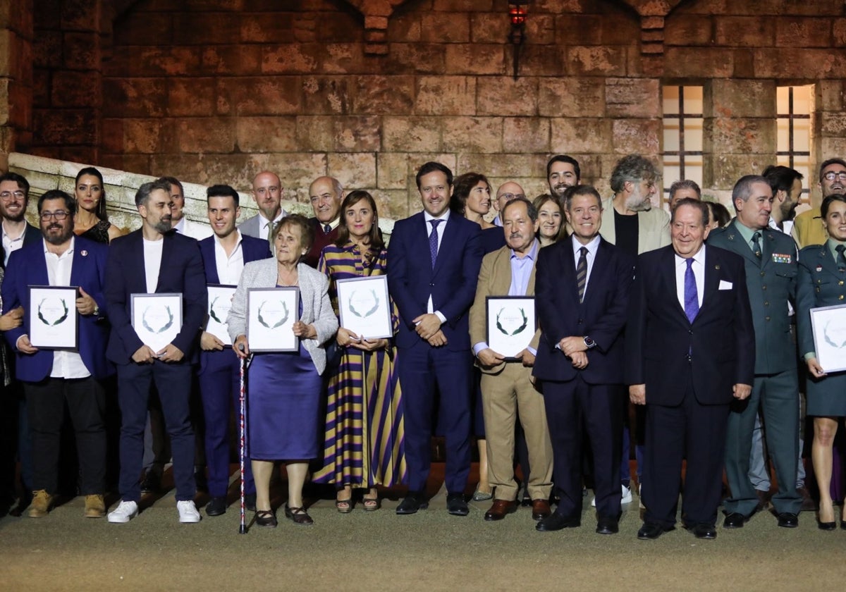 El presidente de la Junta, Emiliano García-Page y el alcalde de Toledo, Carlos Velázquez, entre los asistentes a la entrega de premios