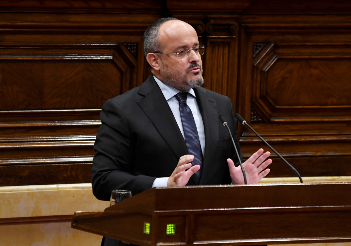 Alejandro Fernández, líder del PP catalán, hoy, durante su intervención en el debate de política general del Parlament