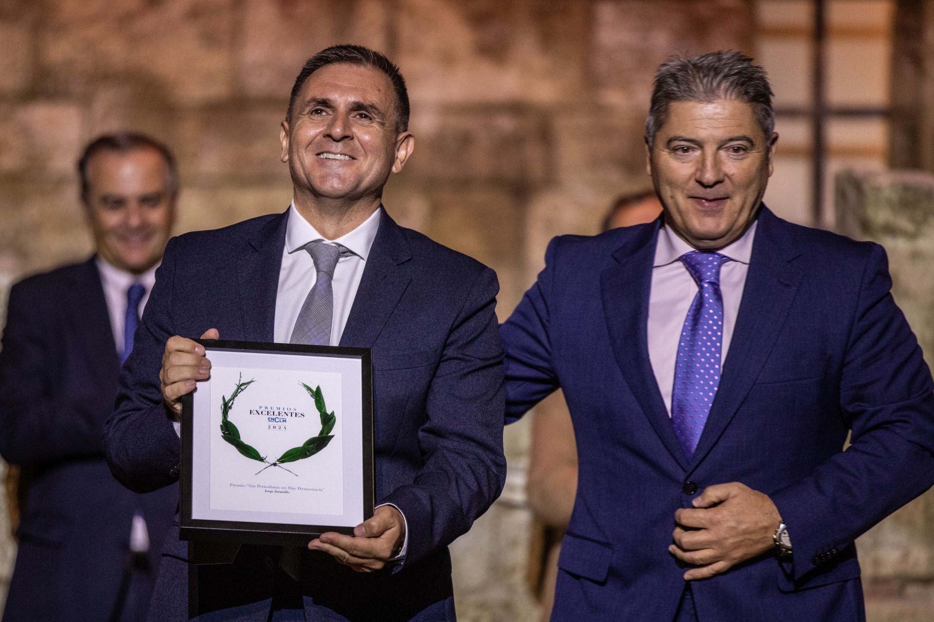 El periodista Jorge Jaramillo recoge uno de los premios