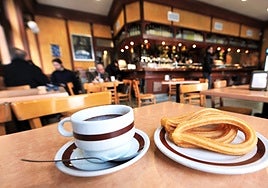 Califica de «atraco» la cuenta de un café con tres churros y sale escaldado del bar: «No tiene ni idea de lo que es un negocio»