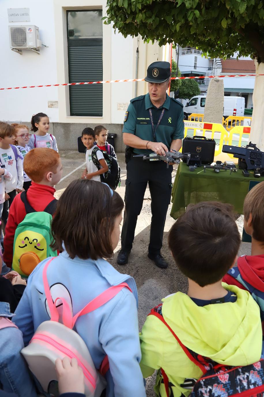 El disfrute de los escolares ante los medios de la Guardia Civil en Córdoba, en imágenes