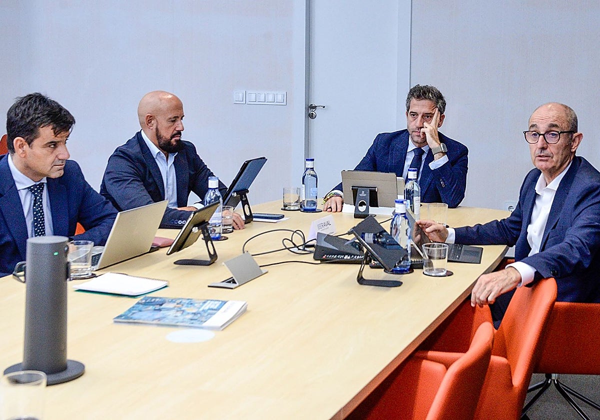 César Pontvianne preside la reunión del Consejo de Administración de Iberaval