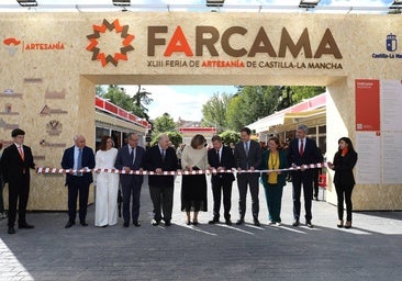 Farcama 2024 abre sus puertas animando a visitantes a calzarse «paraguas y chubasquero» para comprar artesanía