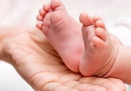 La prueba del talón en bebés amplia el cribado neonatal a 38 enfermedades congénitas en Andalucía