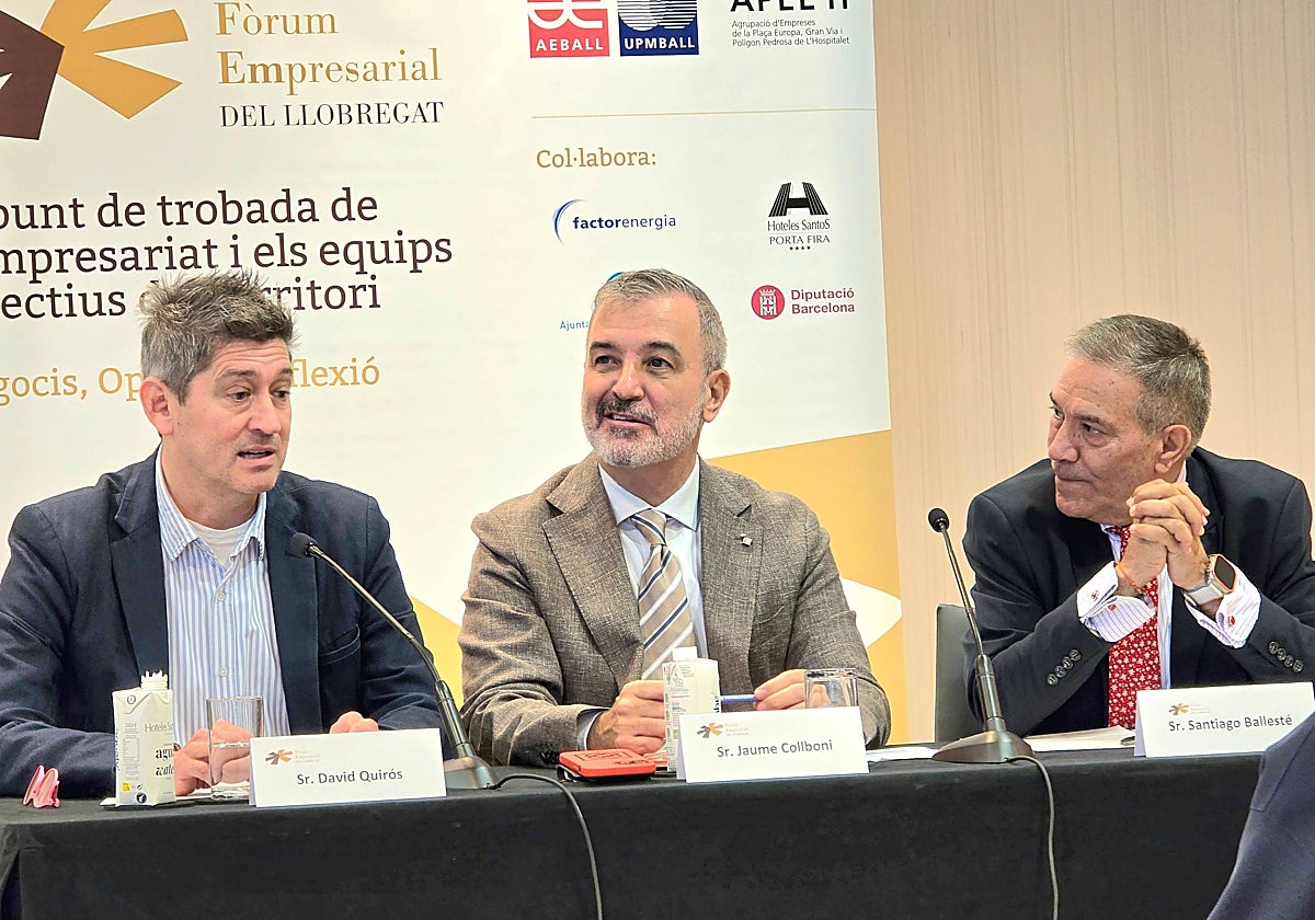 David Quirós, alcalde de l'Hospitalet, Jaume Collboni, alcalde de Barcelona, y Santiago Ballesté, presidente de la patronal AEBALL de l'Hospitalet y el Baix Llobregat