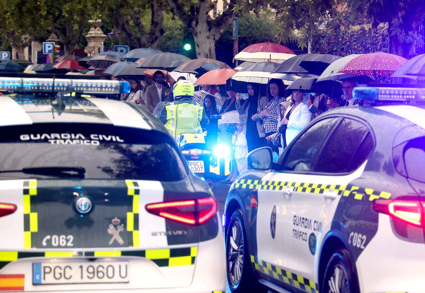 Fotos: el desfile y las condecoraciones de la Guardia Civil de Córdoba por el día de su patrona