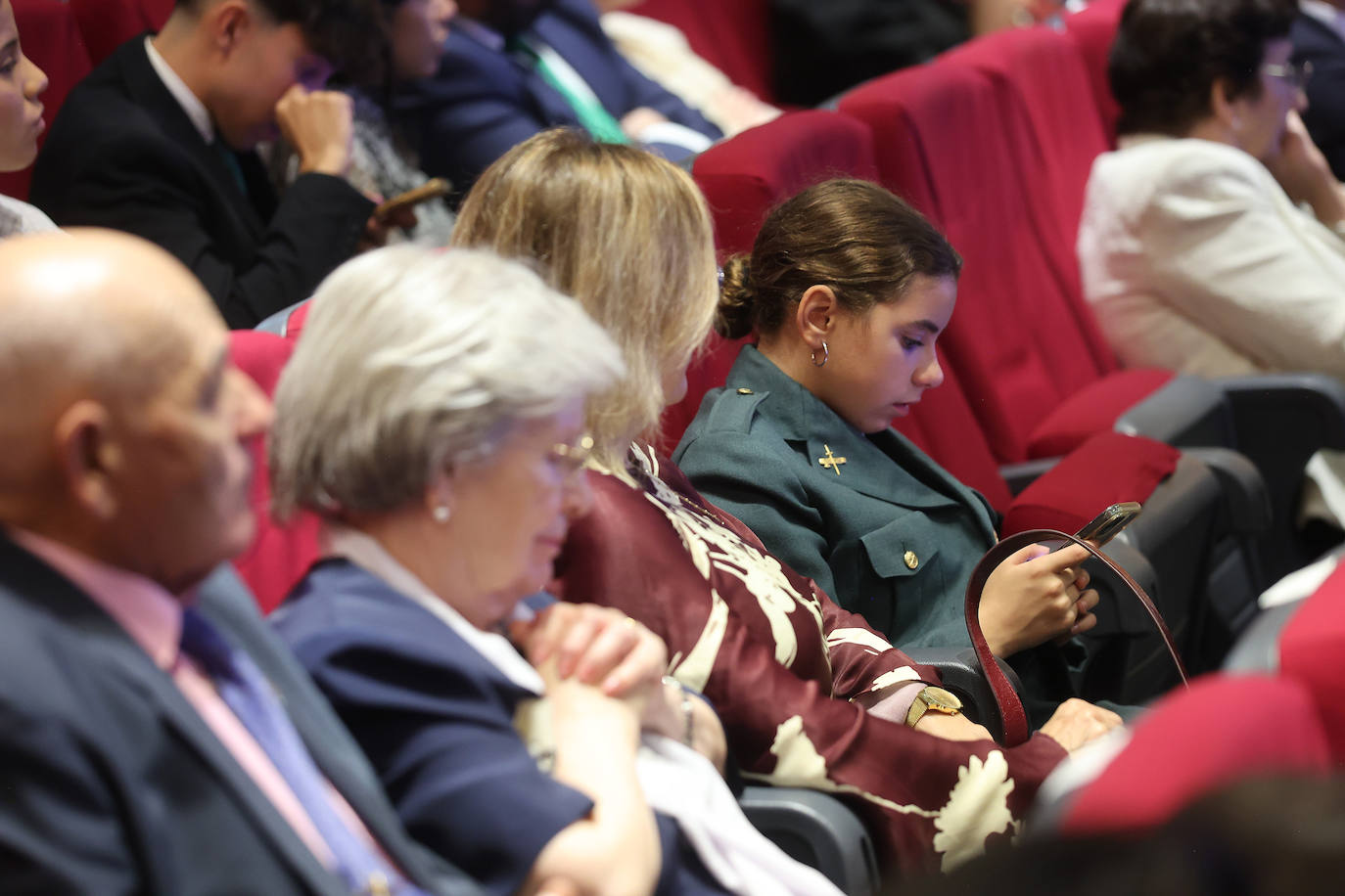 Fotos: el desfile y las condecoraciones de la Guardia Civil de Córdoba por el día de su patrona