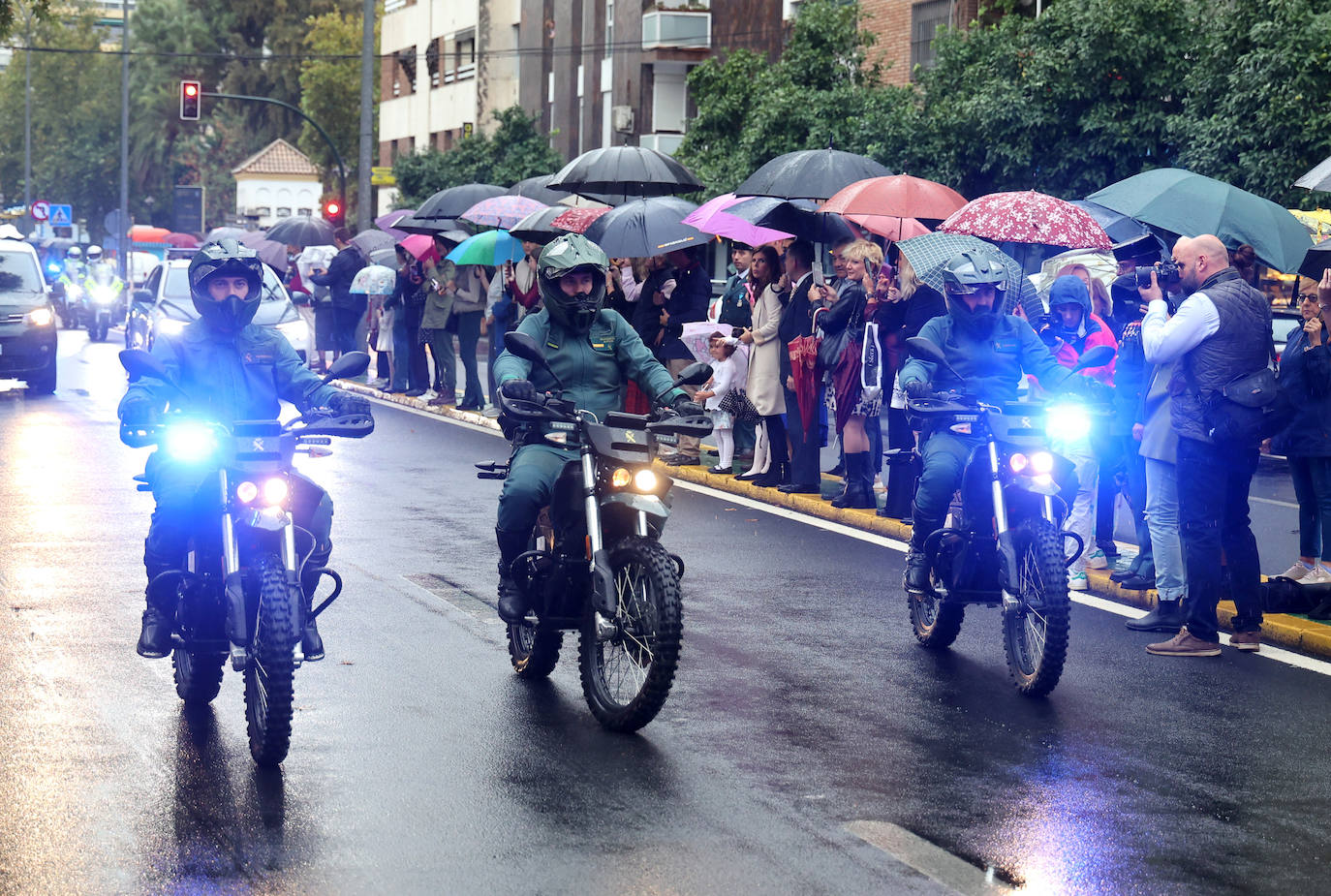 Fotos: el desfile y las condecoraciones de la Guardia Civil de Córdoba por el día de su patrona