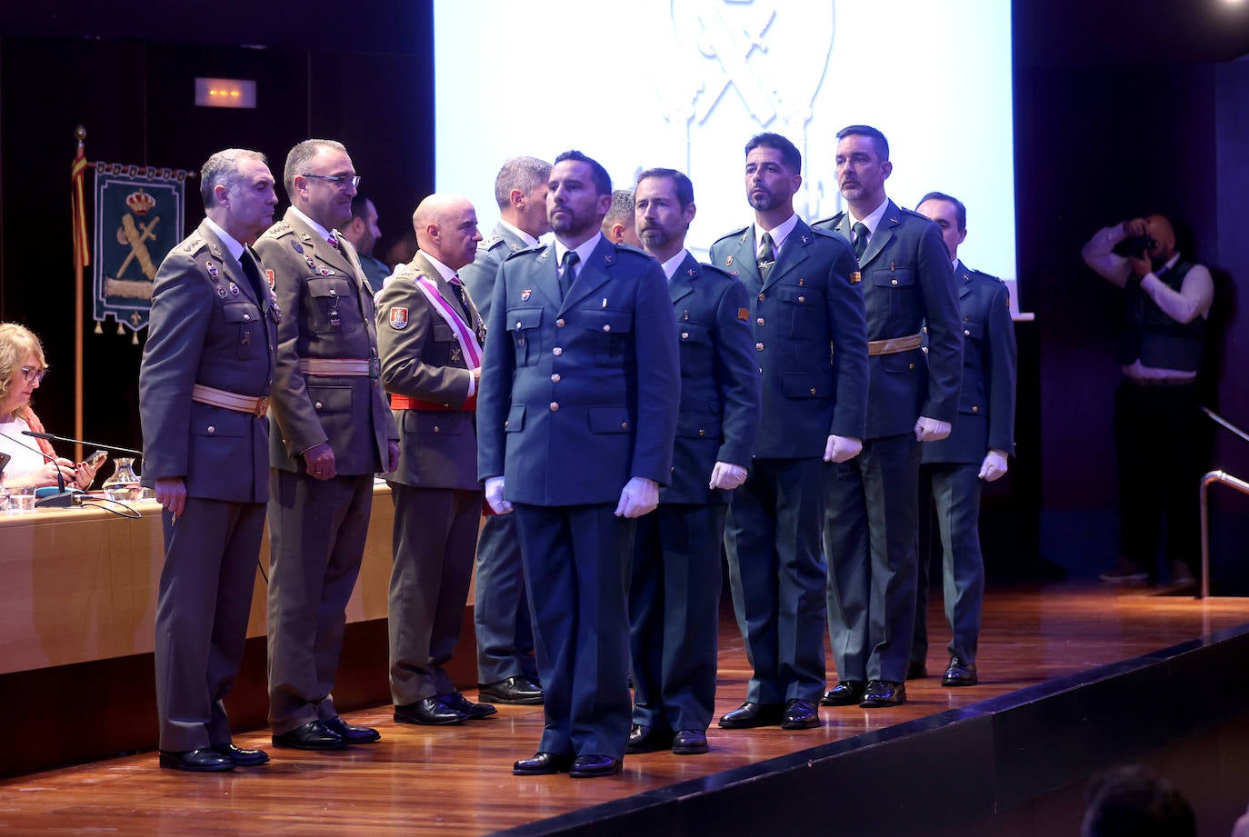 Fotos: el desfile y las condecoraciones de la Guardia Civil de Córdoba por el día de su patrona