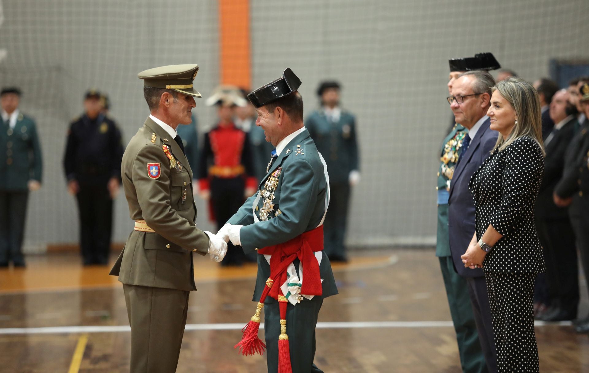 Las imágenes de la fiesta de la Guardia Civil, a cubierto