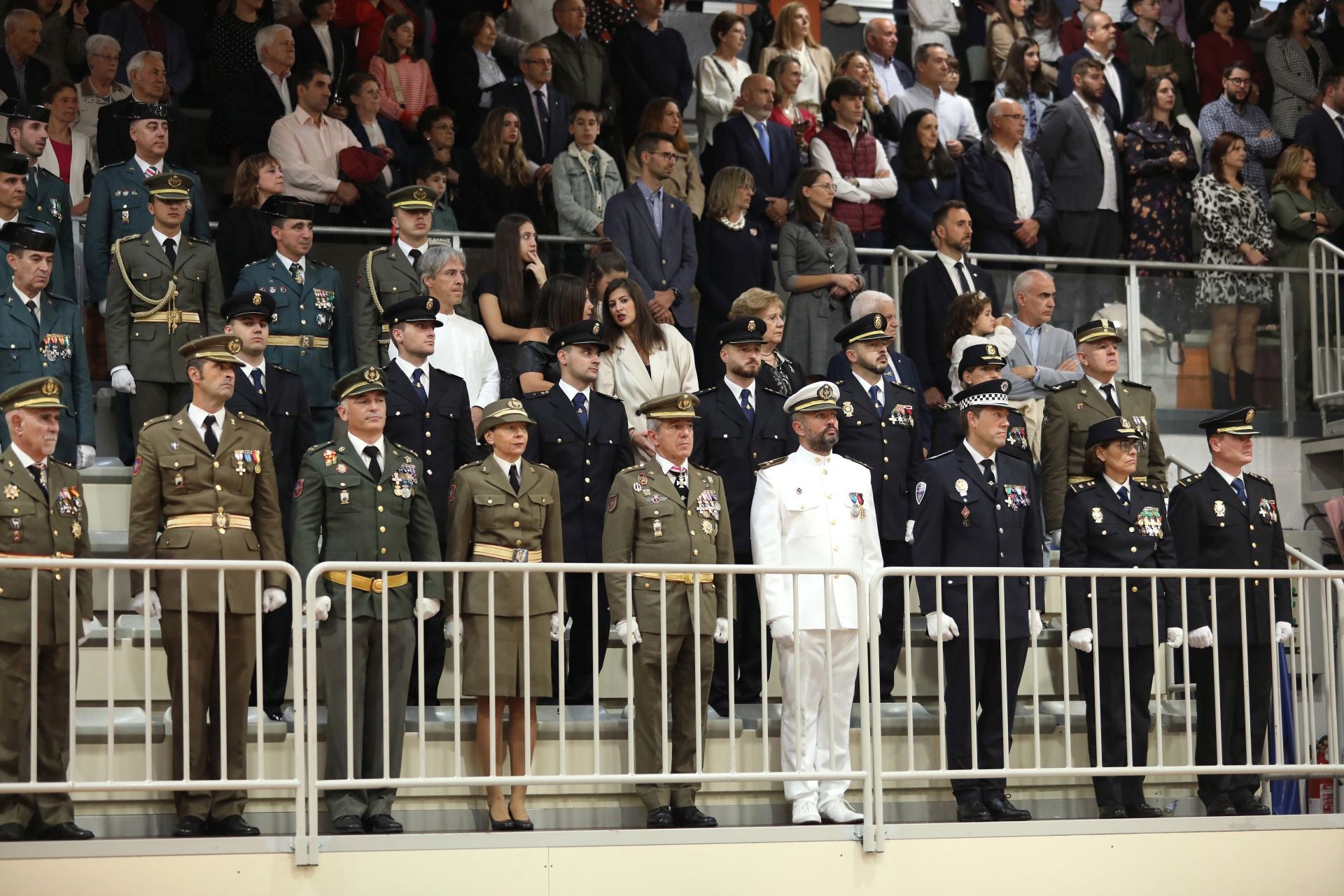 Las imágenes de la fiesta de la Guardia Civil, a cubierto